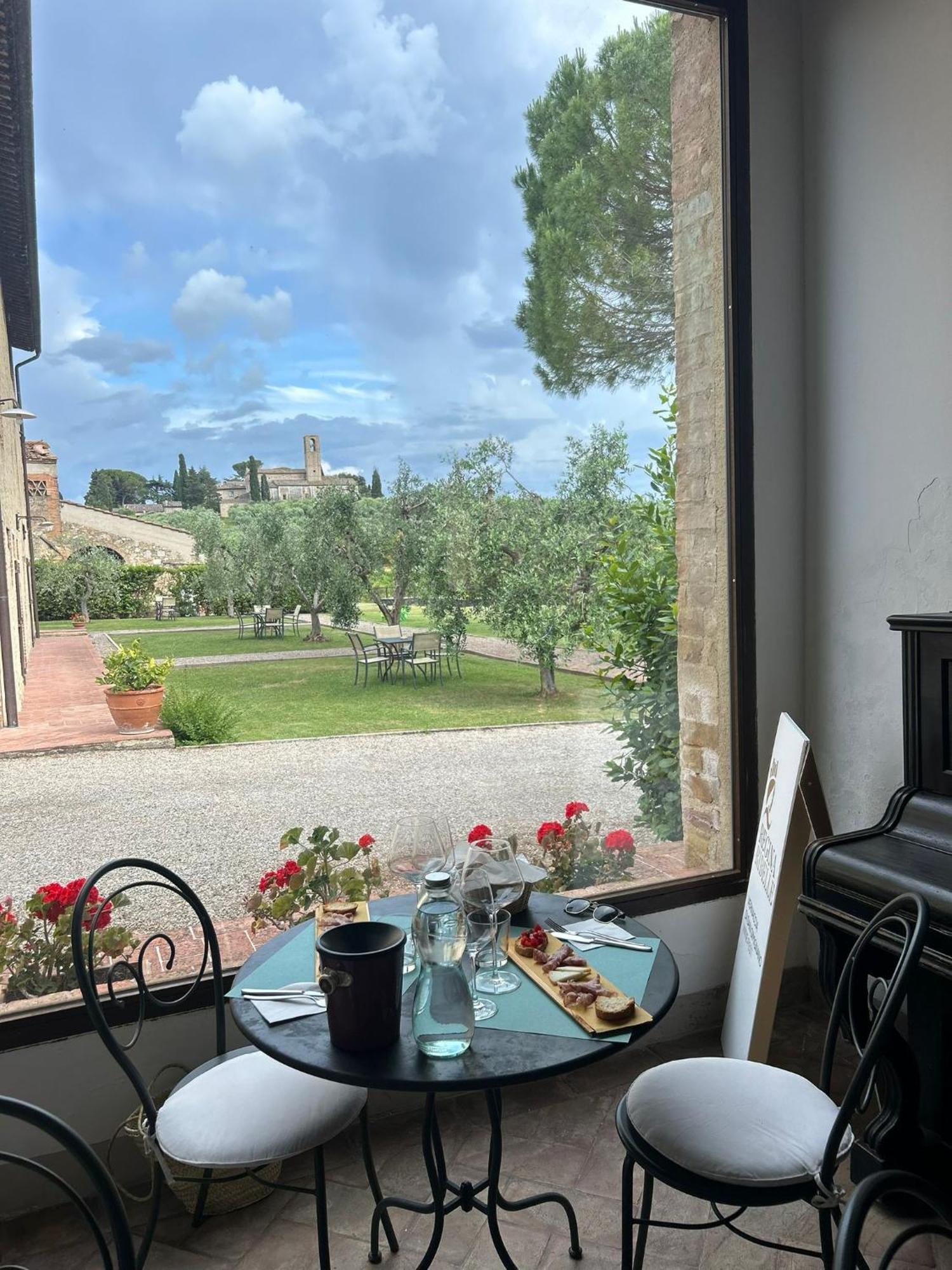 Fattoria Abbazia Monte Oliveto San Gimignano Exterior foto